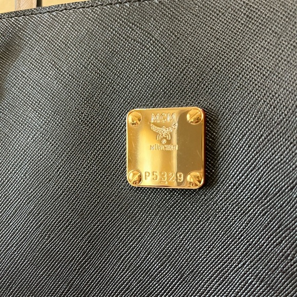 MCM BLACK SAFFIANO LEATHER TOTE WITH POUCH - Picture 4 of 16